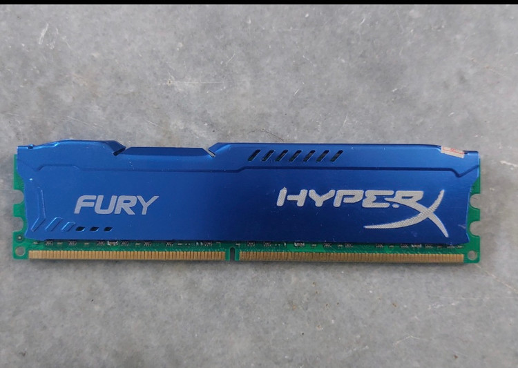رم ۲ گیگ ddr2 دسکتاپ برند hyperx اورجینال کارکرده و غیر آکبند