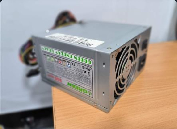 پاور گرین ۳۳۵ پرو دارای 8 پین cpu پیچ پلمپ