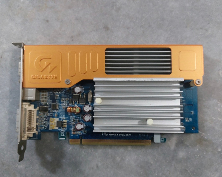 کارت گرافیک 256 مگابایت گیگابایت مدل 8400gs سوکت DDR2