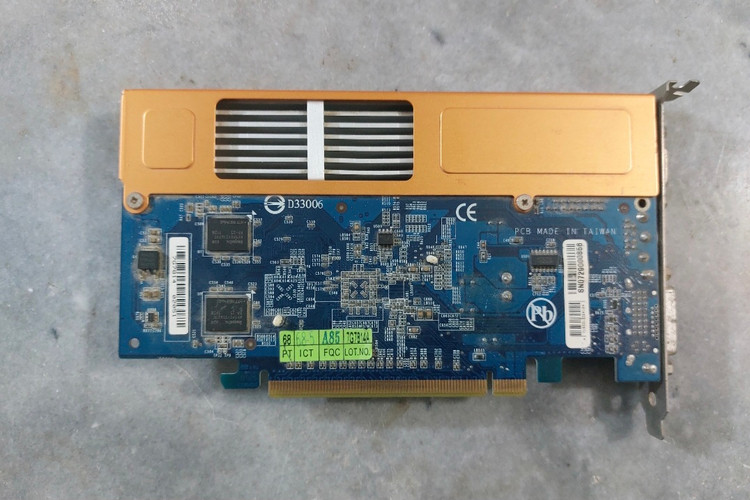 کارت گرافیک 256 مگابایت گیگابایت مدل 8400gs سوکت DDR2
