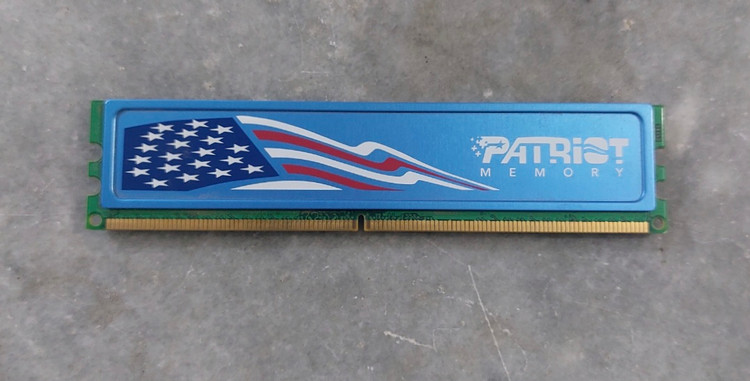 رم 1 گیگ ddr2 دسکتاپ برند پاتریوت اورجینال استوک کاملا سالم