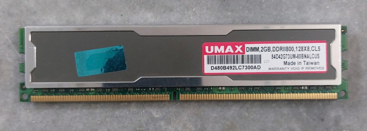 رم ۲ گیگ ddr2 دسکتاپ برند یومکس اورجینال استوک کاملا سالم