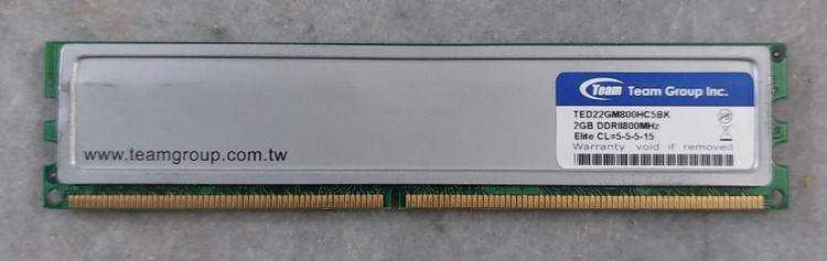 رم ۲ گیگ ddr2 دسکتاپ برند تیم گروپ اورجینال استوک کاملا سالم