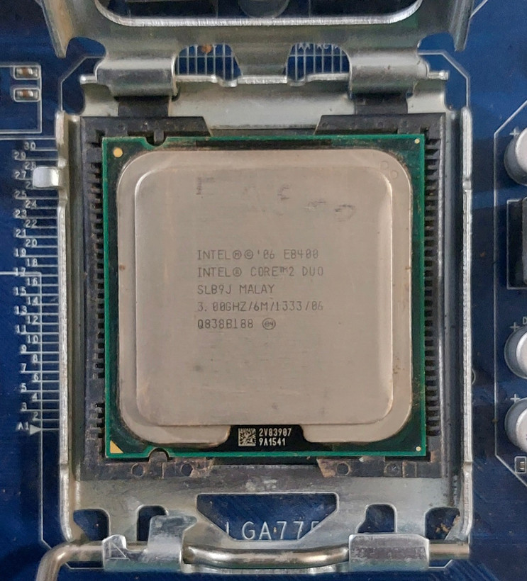 مادربرد ddr3 گیگابایت مدل G41MT- ES2L استوک کاملا سالم همراه فن و Cpu E8400 و ۴ گیگ رم ddr3