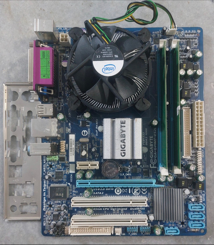 مادربرد ddr3 گیگابایت مدل G41MT- ES2L استوک کاملا سالم همراه فن و Cpu E8400 و ۴ گیگ رم ddr3