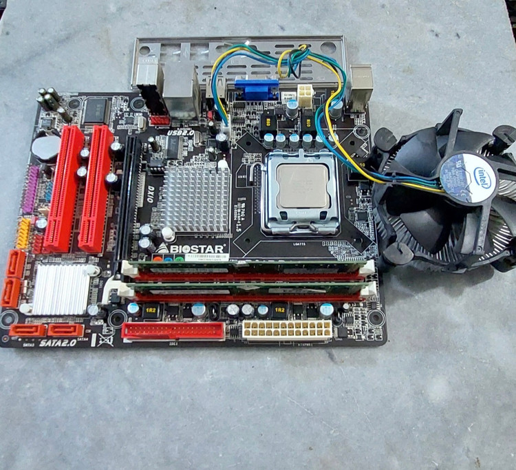 مادربرد ddr3 بایوستار مدل G41D3+ استوک کاملا سالم همراه فن و Cpu E8200 و ۴ گیگ رم ddr3