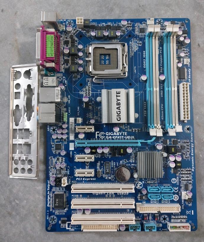 مادربرد ddr3 گیگابایت مدل EP41T-UD3L استوک کاملا سالم