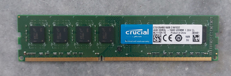 رم ۴ گیگ DDR3 دسکتاپ فرکانس 1600 برند crucial اورجینال استوک کاملا سالم