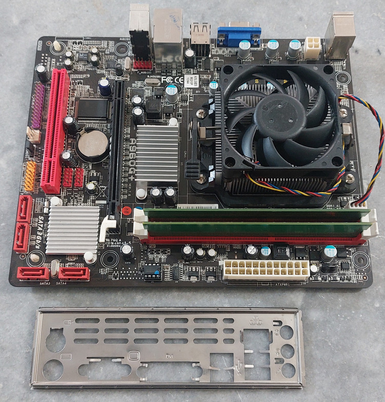 مادربرد ddr3 بایوستار مدل + A960G به همراه فن و CPU AMD ATHLON II ۲۴۵ و ۶ گیگ رم استوک کاملا سالم