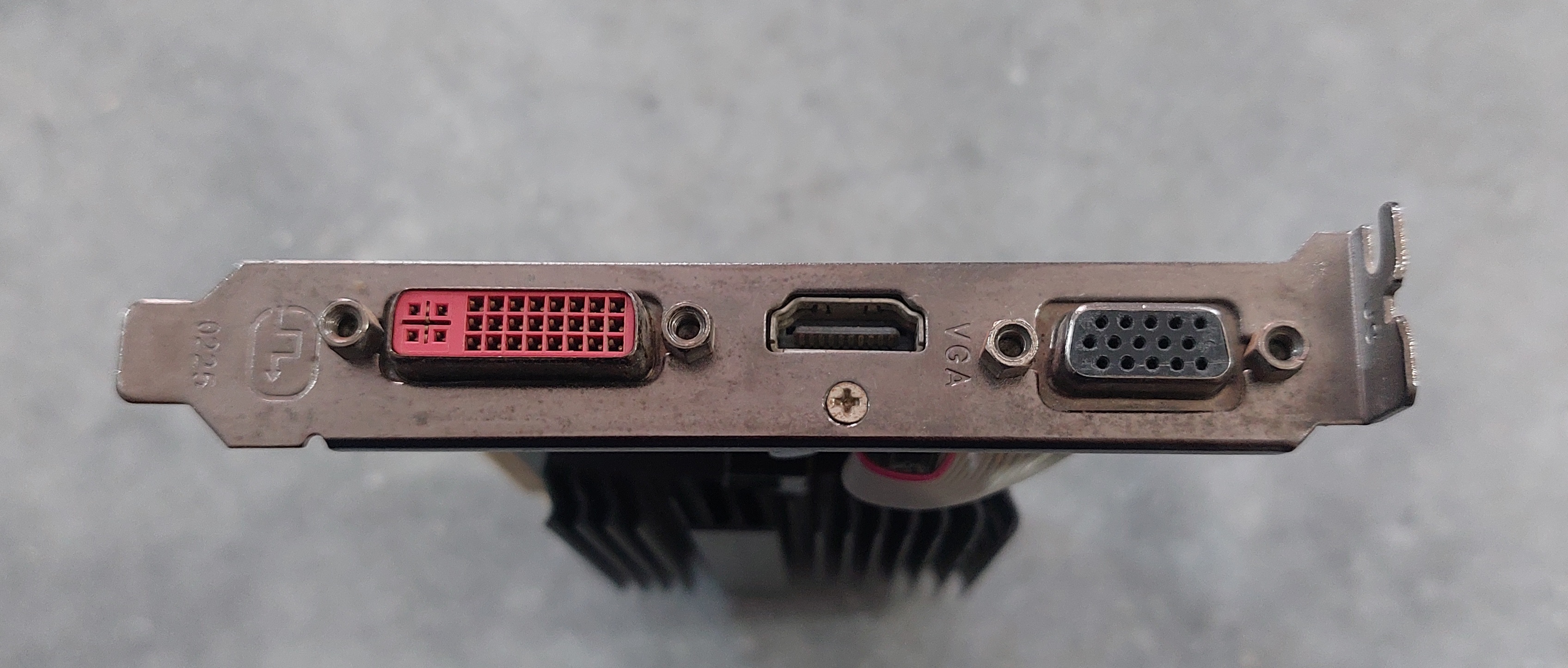 کارت گرافیک ۱ گیگ ddr3 سری ۵۴۵۰ برند xfx