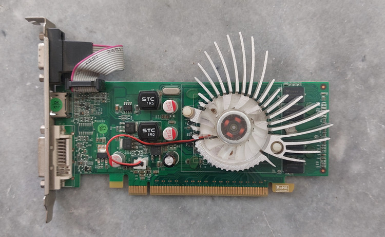کارت گرافیک ۱ گیگ g210 ddr3 برند point of view