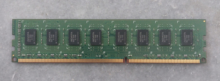 رم ۲ گیگ DDR3 دسکتاپ برند ای دیتا دو ور چیپ اورجینال استوک کاملا سالم
