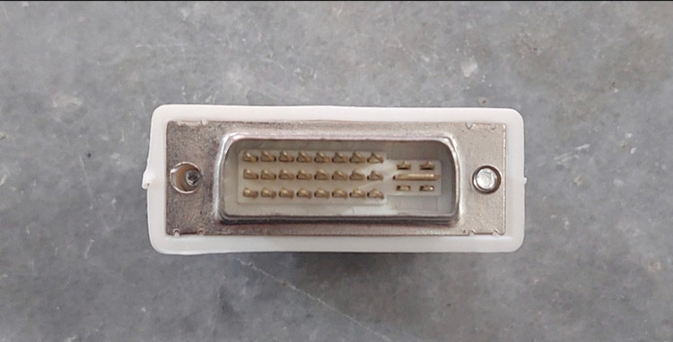 کارت گرافیک مینی کیس ۱ گیگ ddr3 مدل ۸۴۹۰ ATI برند dell همراه تبدیل DVI به VGA استوک