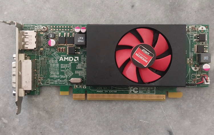 کارت گرافیک مینی کیس ۱ گیگ ddr3 مدل ۸۴۹۰ ATI برند dell همراه تبدیل DVI به VGA استوک