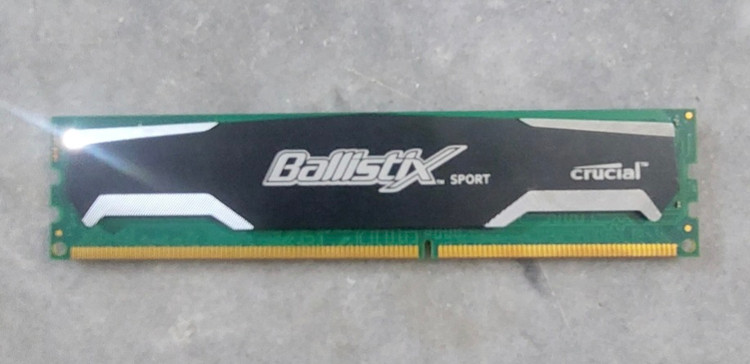 رم 2 گیگ DDR3 دسکتاپ فرکانس 1600 برند بالستیک کورشیال هتسینک دار اورجینال استوک