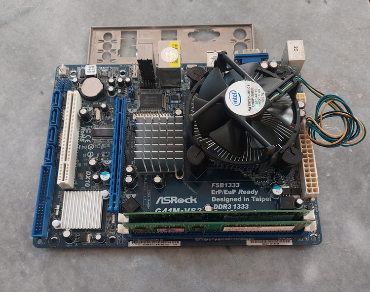 مادربرد ddr3 ازراک مدل G41M-VS3 استوک کاملا سالم همراه فن و Cpu E7500 و ۴ گیگ رم ddr3