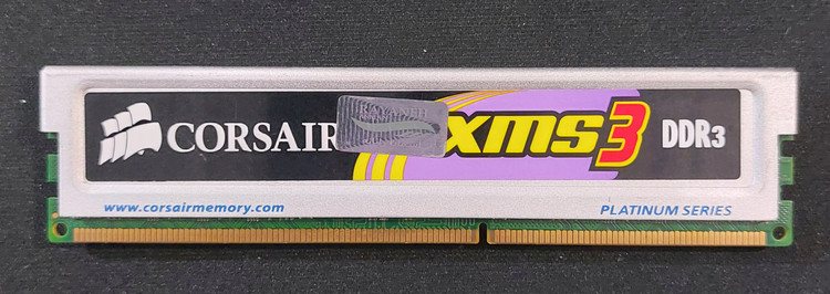 رم 2 گیگ DDR3 دسکتاپ فرکانس 1333 برند پلاتینیوم کورسیر هتسینک دار اورجینال استوک