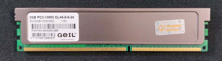 رم ۲ گیگ DDR3 دسکتاپ برند GEIL هتسینک دار اورجینال استوک کاملا سالم