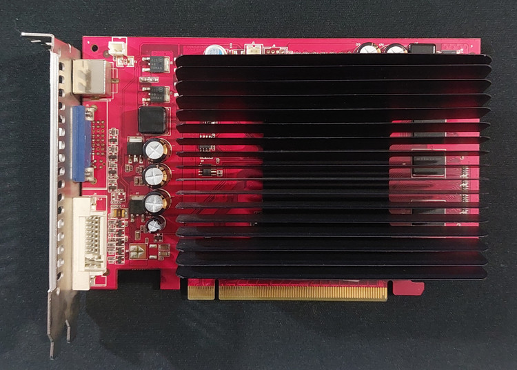 کارت گرافیک ۱ گیگ ddr2 مدل 9500GT 128bit استوک کاملا سالم
