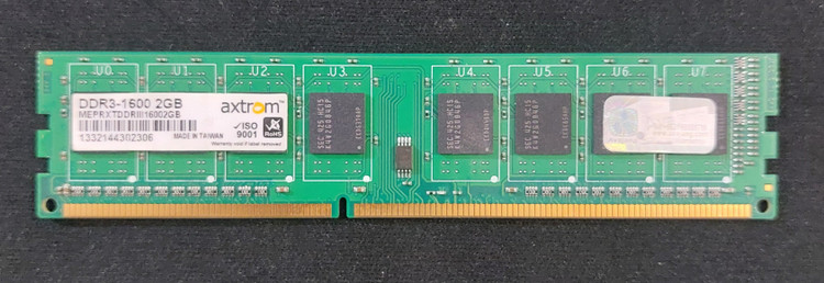 رم ۲ گیگ DDR3 دسکتاپ برند axtrom یک ور چیپ اورجینال استوک کاملا سالم