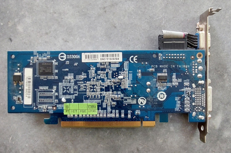 کارت گرافیک 128 مگابایت 7200se مدل گيگابايت ddr2 استوک کاملا سالم