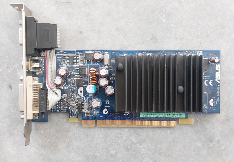 کارت گرافیک 64 مگابايت ddr2 asus en6200le استوک کاملا سالم