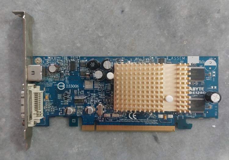 کارت گرافیک ۱۲۸ مگابايت ati sx30sd128 ddr2 استوک کاملا سالم