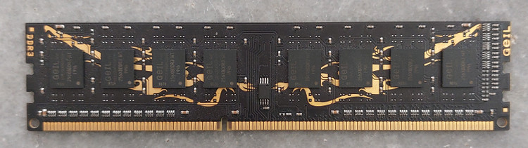 رم ۲ گیگ ddr3 دسکتاپ باس 1600 برند GEIL یک ور چیپ اورجینال استوک
