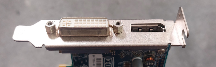 کارت گرافیک مینی کیس ۱ گیگ ddr3 مدل ۸۴۹۰ ATI برند HP همراه تبدیل DVI به VGA استوک