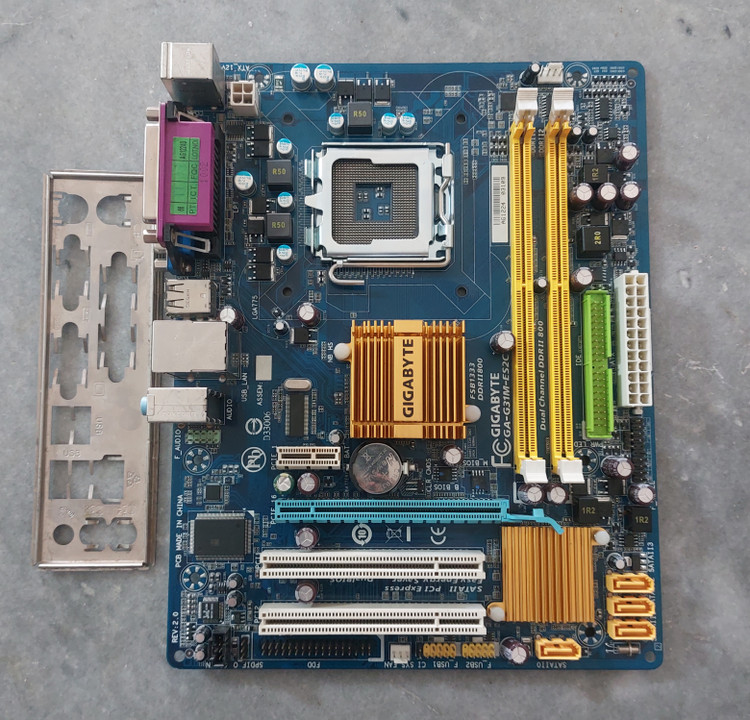 مادربرد ddr2 گیگابایت مدل G31M- ES2C استوک کاملا سالم