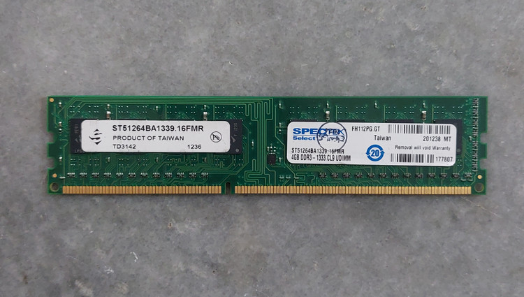 رم دسکتاپ 4 گیگ ddr3 باس ۱۳۳۳ برند spectek دو ور چیپ اورجینال استوک