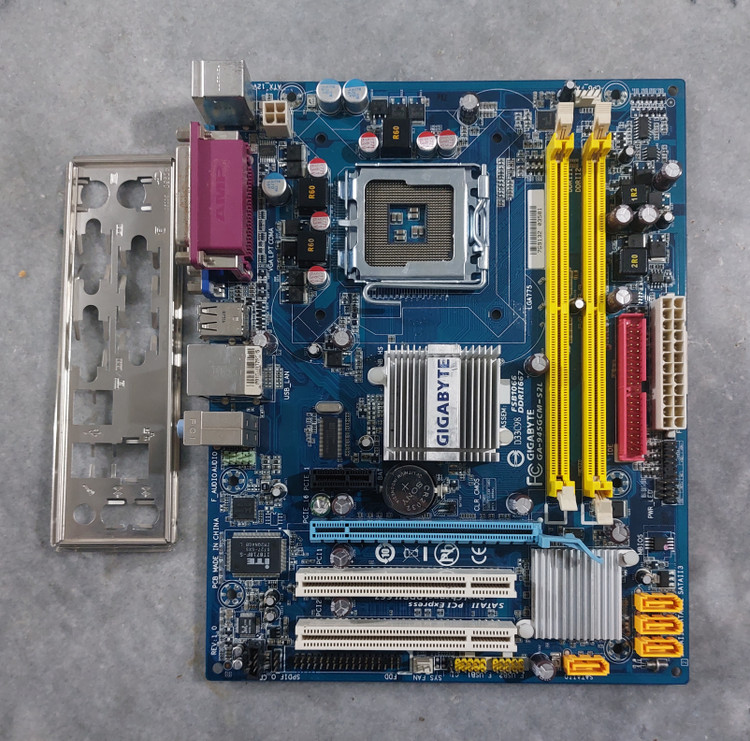 مادربرد ddr2 گیگابایت مدل GA-945GCM-S2L استوک کاملا سالم