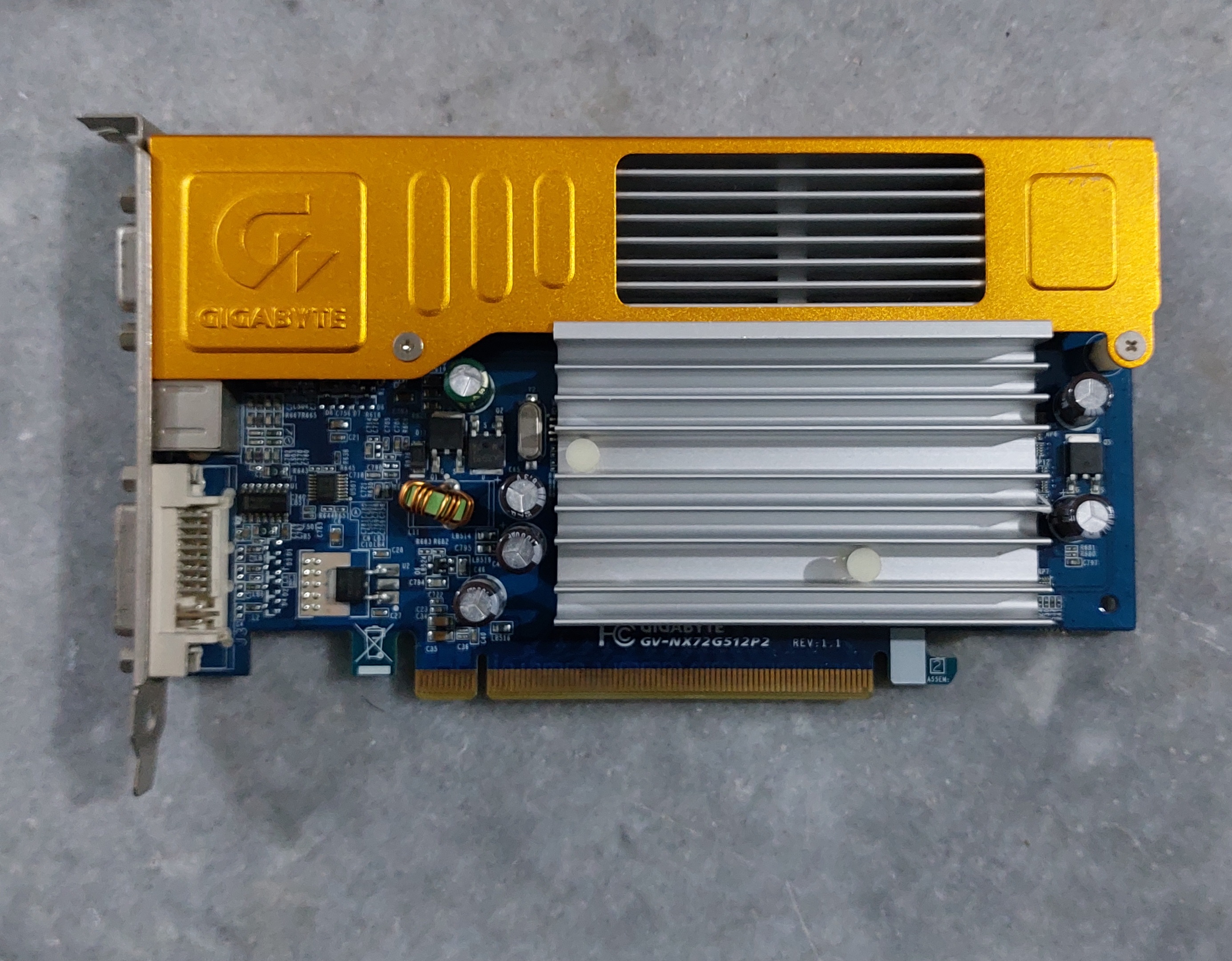 کارت گرافیک 256 مگابایت گیگابایت مدل 7200GS سوکت DDR2