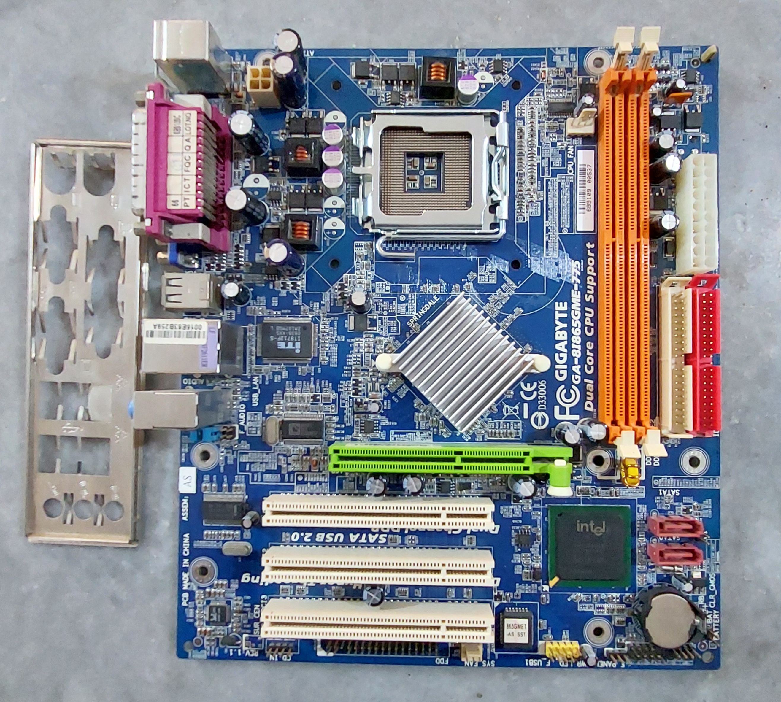 مادربرد DDR1 گیگابایت مدل  GA-8I865GME 775 استوک کاملا سالم
