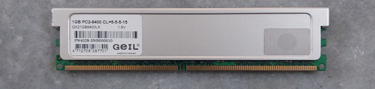 رم 1 گیگ DDR2 دسکتاپ برند GEIL هتسینک دار اورجینال استوک کاملا سالم