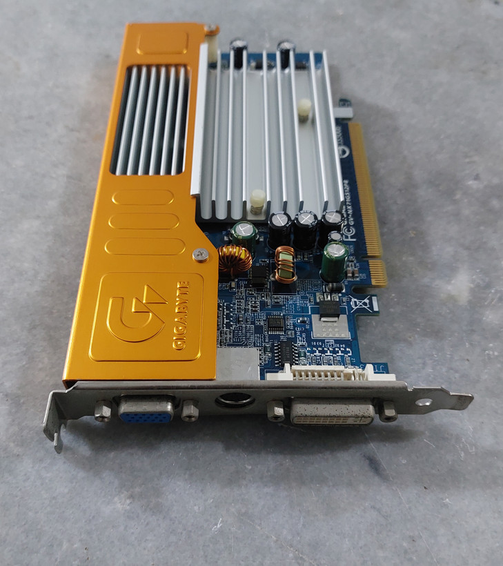 کارت گرافیک ۱۲۸ مگابايت ۷۱۰۰ gs گیگابایت ddr2