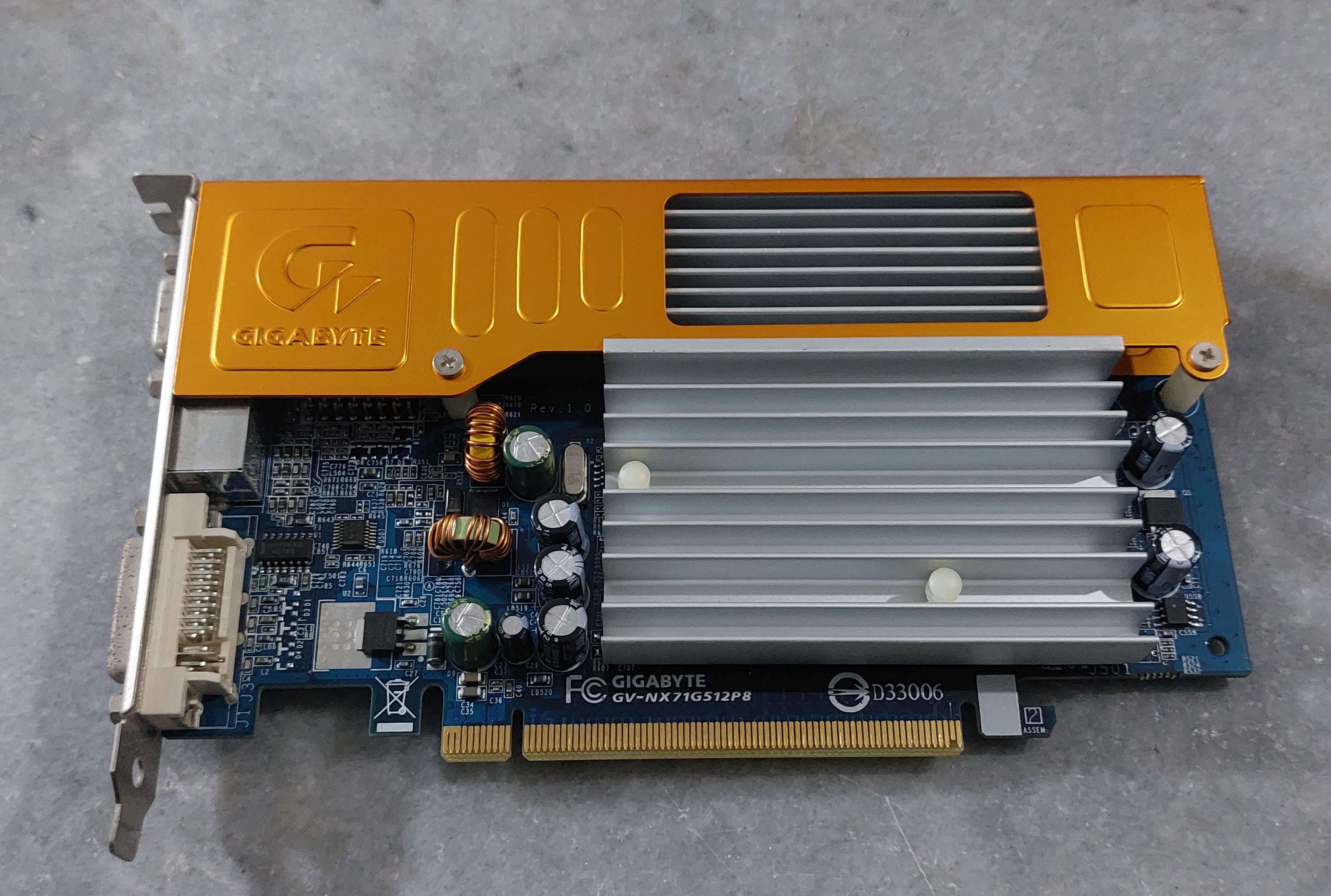 کارت گرافیک ۱۲۸ مگابايت ۷۱۰۰ gs گیگابایت ddr2