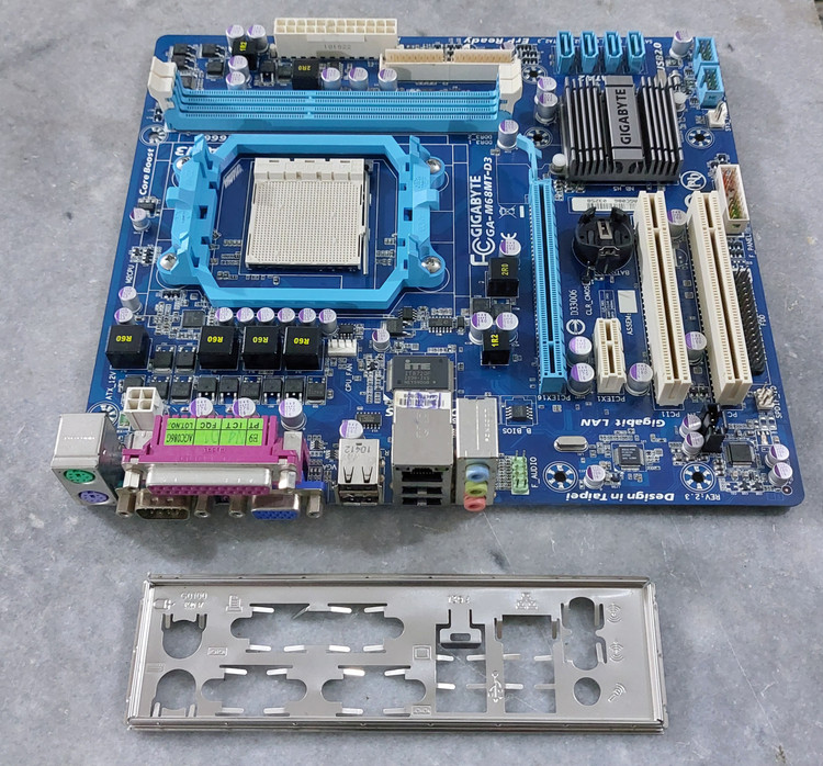 مادربرد DDR3 گیگابایت مدل GA-M68MT-D3 استوک کاملا سالم