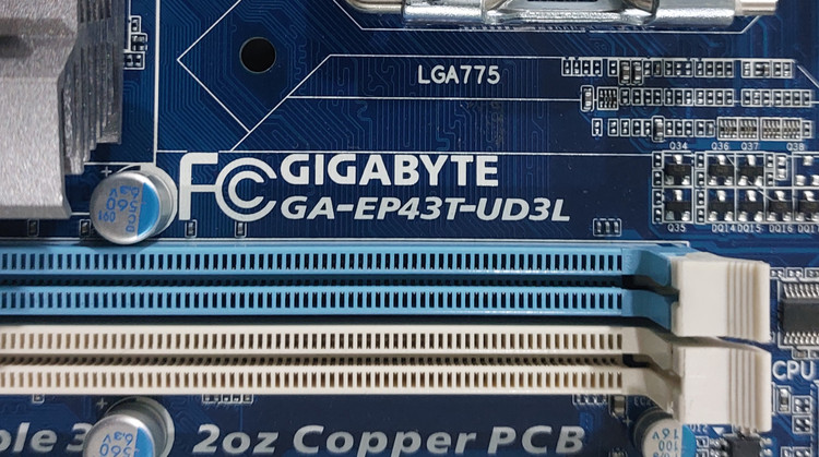 مادربرد ddr3 گیگابایت مدل EP43T-UD3L استوک کاملا سالم