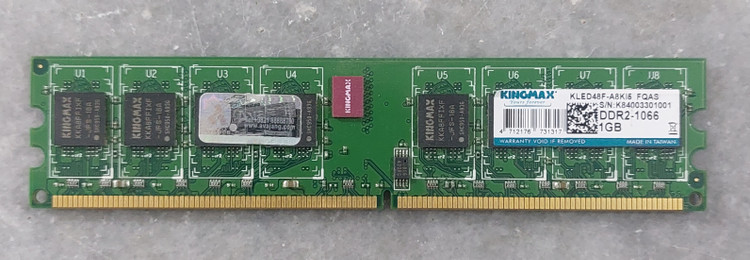 رم 1 گیگ ddr2 دسکتاپ برند کینگ مکس دو ور چیپ اورجینال استوک کاملا سالم